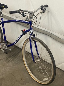 lot 10 image: Schwinn Searcher-LE Bicycle