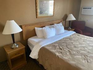 lot 201 image: Room 201