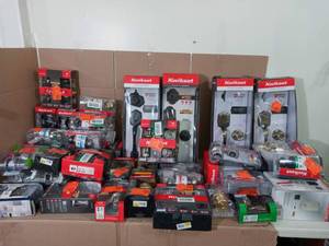 lot 32 image: Sorted lot of kwikset locks - various conditions -SEE PICTURES