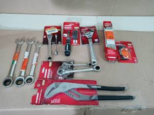 lot 46 image: Mixed lot of husky items -SEE PICTURES