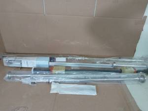 lot 77 image: Mixed lot of shower curtain rods -SEE PICTURESB76