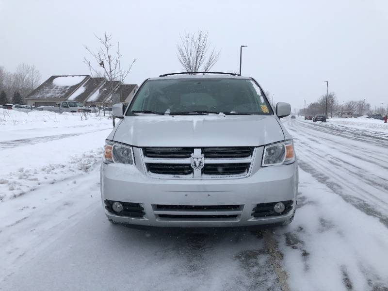 lot 5 image: 2010 Dodge Grand Caravan SXT  FULLY LOADED  92,261 MILES
