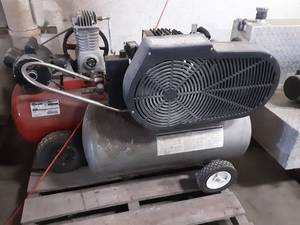 lot 21 image: Ingersoll-Rand Charge-Air Pro 20-Gallon 2 Hp Air Compressor