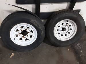 lot 31 image: 5-Lug Trailer rim With Tire, 6-Lug Trailer Rim With (Bad Tire)