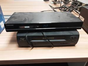 lot 46 image: Samsung Blu-Ray DVD, Philips Magnavox VCR HiFi