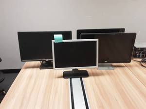 lot 49 image: 4-Monitors  2-Dell, 2-HP