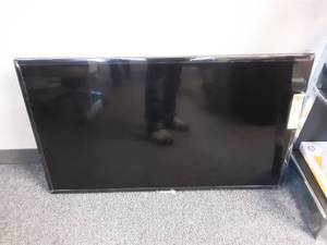 lot 63 image: Samsung 46 TV With Wall Mount