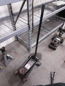 lot 74 image: Craftsman 3-Ton Floor Jack