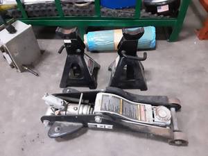 lot 76 image: Craftsman Hydraulic Jack & 3-Ton Jack Stands