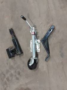 lot 84 image: Hitches & Dolly
