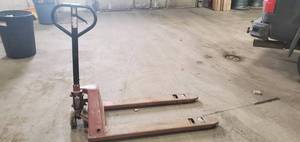 lot 110 image: Pallet Jack