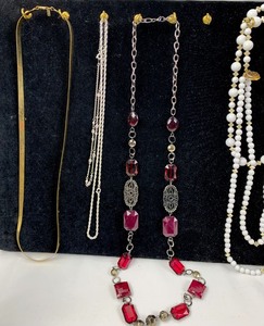 lot 425 image: Misc. Costume Jewelry Lot - Dress For Success