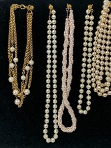lot 436 image: Misc. Costume Jewelry Lot - Pearls and Gold I