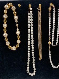 lot 437 image: Misc. Costume Jewelry Lot - Pearls and Gold II