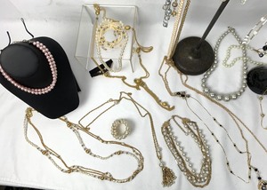 lot 445 image: Misc. Costume Jewelry Lot - Did Someone Say Pearls