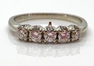 lot 58 image: 14K White Gold Ring w5 Diamonds, Size 5.5