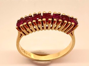 lot 64 image: 14K Yellow Gold Ring wRow of Seven Raised Red Stones, Size 6-14