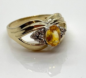 lot 71 image: 14K Yellow Gold Ring wAmber Colored Center Stone and 6 Side Chips, Size 7-34