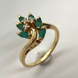 lot 78 image: 10K Yellow Gold Ring w 6 Marquis-Cut (Assumed) Emeralds and 3 White Stone Chips, Size 6-14