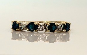 lot 96 image: 10K Yellow Gold Petite Band w4 Small Oval Very Dark Blue Stones and 3 White Stone Chips, Size 7-14