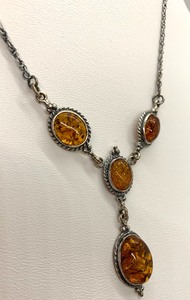 lot 126 image: Sterling Silver Oval Cog Necklace w Amber Stones, New wOriginal Tag
