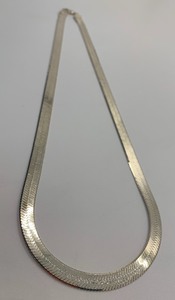 lot 140 image: Large Flat 20 Sterling Serpentine Neck Chain