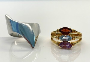 lot 198 image: 2 Sterling Silver Rings , Size 8 and 8-34