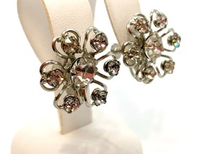 lot 223 image: 4 Pair Vintage Rhinestone Screw-Back Earrings