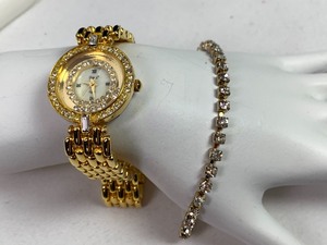 lot 224 image: Shiny Rhinestones w A Touch of Gold and Pearls