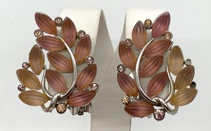 lot 238 image: Collectible Vintage Lisner Earrings - 4 Pair of Clip-Ons and a Single Screw-Back