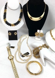 lot 240 image: Monet Jewelry I