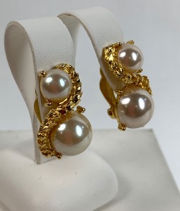 lot 254 image: Some Perfect, Some Not - Vintage Clip-On EarringsNecklace - Premier USA, Hope Chest, Florenza