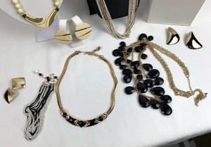 lot 260 image: Vintage Ivory and Black, 1960s-70s Feel