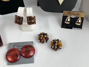 lot 261 image: Vintage Jewelry - Drifting Towards the 70s - White and Ivory Tones, Damascene, Enamel