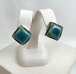 lot 264 image: Vintage Clip-On Earrings From the Sublime To The Ridiculous, 7 Pair