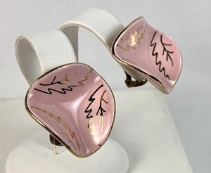 lot 269 image: Truly Vintage, Rare Clip-On Earrings - 4 Pair