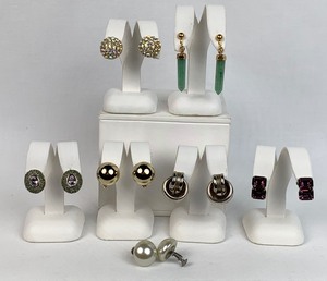 lot 275 image: Vintage Screw-Back Earrings, 7 Pair