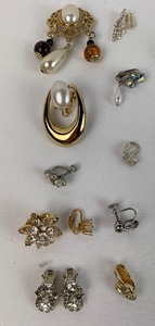 lot 293 image: Single, Unpaired Clip-On Earrings With Pearls or Rhinestones - 60 Earrings