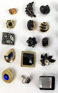 lot 294 image: Single, Unpaired Clip-On Earrings - Miscellaneous - 65 Earrings