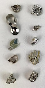 lot 295 image: Single, Unpaired Clip-On Earrings - Miscellaneous - 20 Earrings Including One Lisner, One Napier