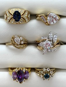 lot 298 image: Fashion Rings, Size 5 - 5 Rings And 1 Set