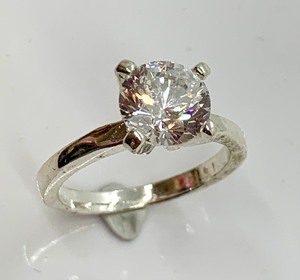 lot 306 image: Fashion Rings, Size 7, Group A - 5 Rings