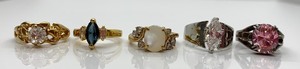lot 309 image: Fashion Rings, Size 7, Group D - 5 Rings