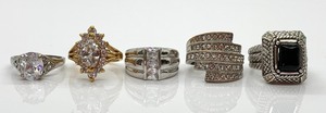 lot 311 image: Fashion Rings, Size 7, Group F - 5 Rings