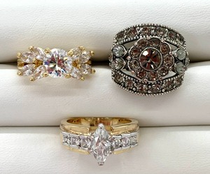 lot 331 image: Fashion Rings, Size 9, Group B - 3 Rings