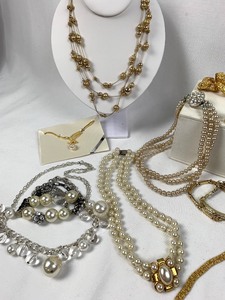 lot 346 image: Better Costume Jewelry - Cocktail Time