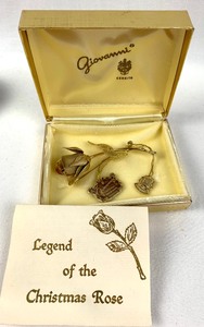 lot 334 image: Vintage Roses Lot - Giovanni Gold Rose Brooch, Porcelain Rose Brooch and More