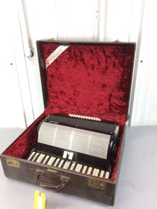 lot 247 image: Antique  Fonart Accordian