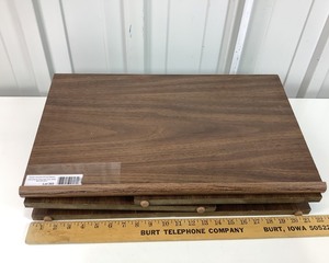 lot 302 image: Tabletop Podeum