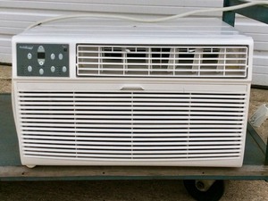 lot 113 image: Koldfront Window Air Conditioner